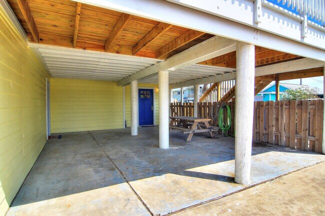 Building Photo - 1300 Eleventh Street-SI ID1023200P