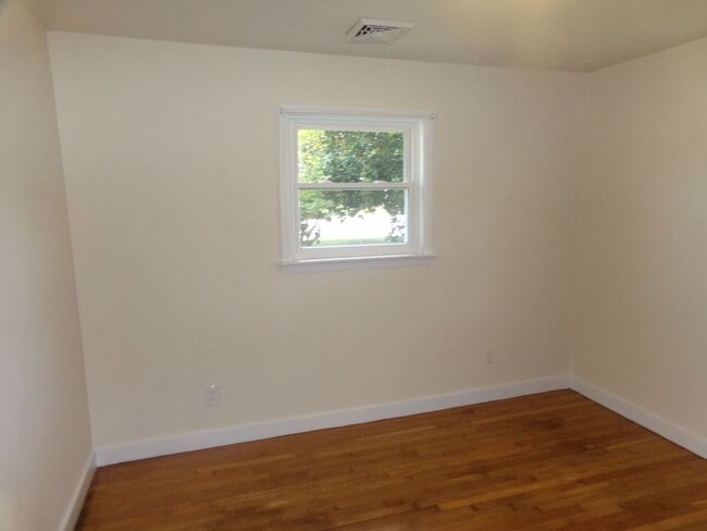 Building Photo - 3 Bedroom in Prince George County