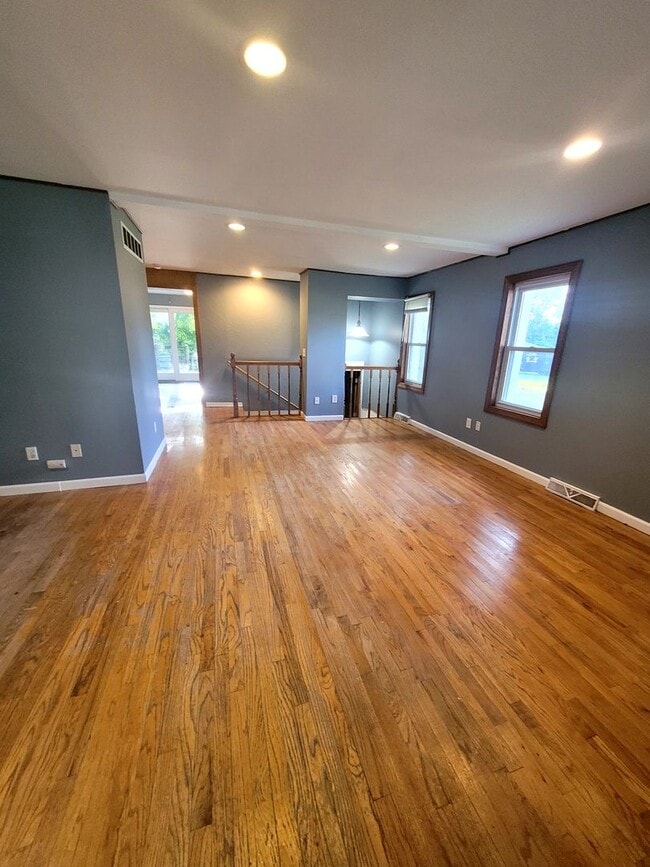 Building Photo - 4 Bedroom home in Roseville