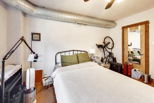 Building Photo - 5400 S Harper Ave