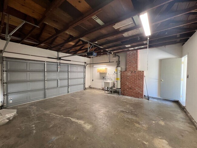 Building Photo - Single Story 3 bedroom In Cute Treelined Vallejo Neighborhood