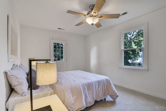 Building Photo - Charming 3 Bed 1 Bath Home Available Immed...