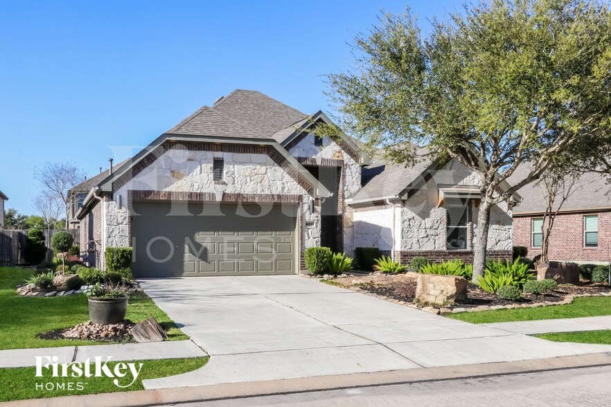 Building Photo - 6011 Little Grove Dr