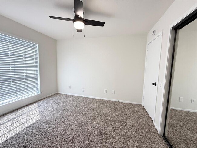 Building Photo - 1860 White Oak Dr