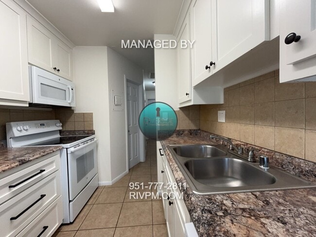 Building Photo - CHARMING 2-BEDROOM CONDO FOR RENT IN RIVER...