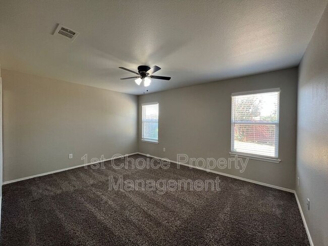 Building Photo - 2421 Clairborne Dr