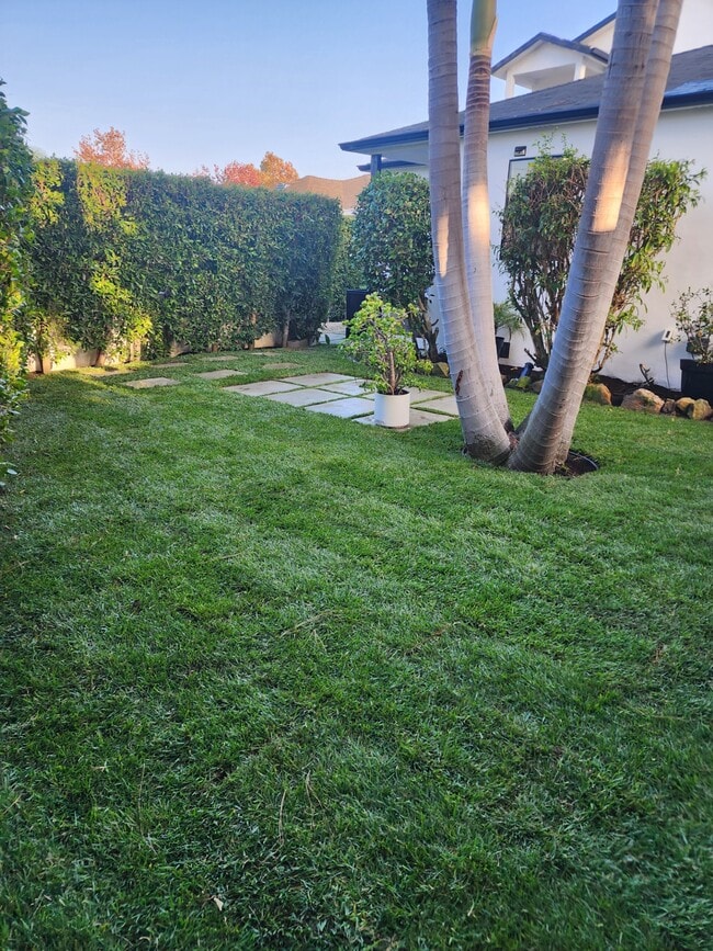 Building Photo - 10992 Exposition Blvd