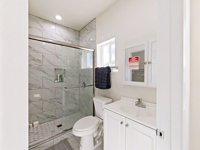 Building Photo - NEW CONSTRUCTION: Modern ADU with Private ...