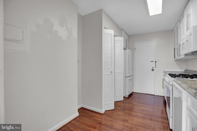 Building Photo - 4401 Roland Ave