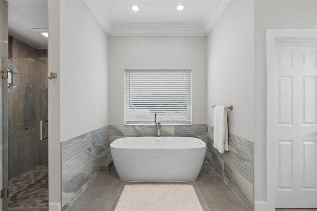 Building Photo - 9010 Gardens Glen Cir