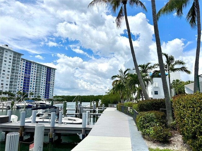 Building Photo - 336 Poinciana Island Dr