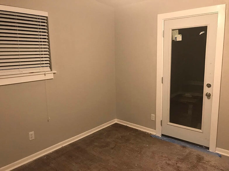 Bedroom 2 - 1304 W Lakeland Dr