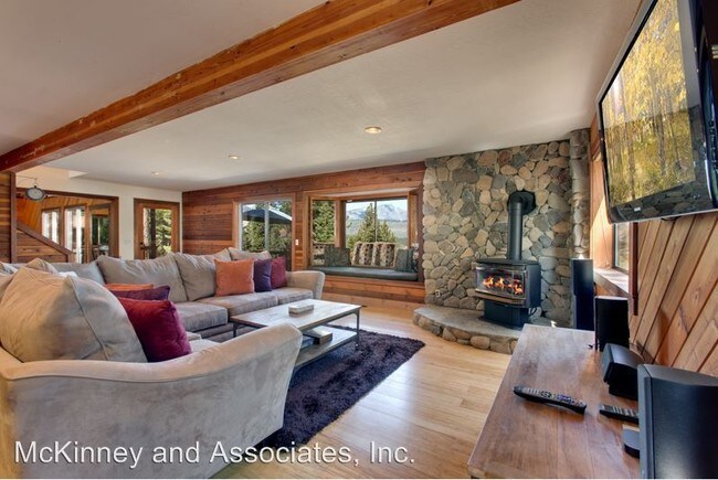 Building Photo - 1840 Crystal Air Dr