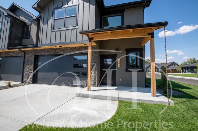 Building Photo - Garrison Duplex