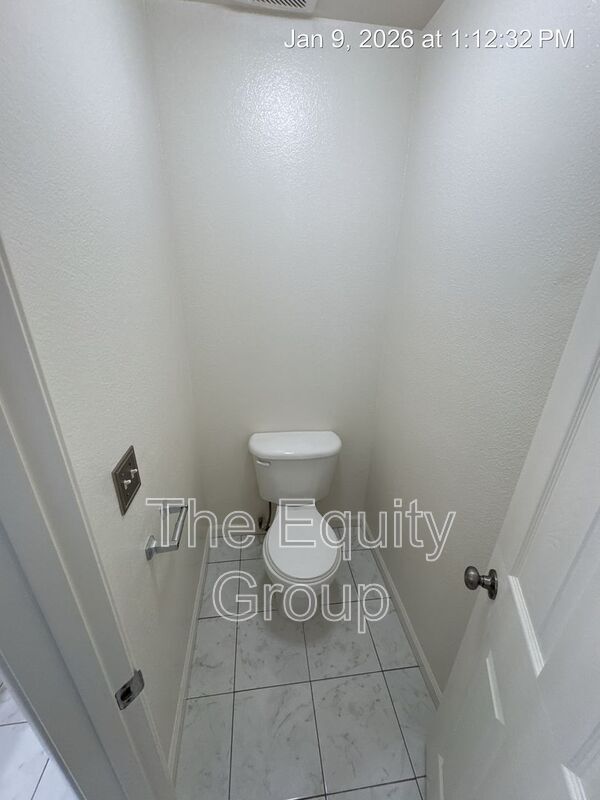 Building Photo - 816 W Loyola Ave