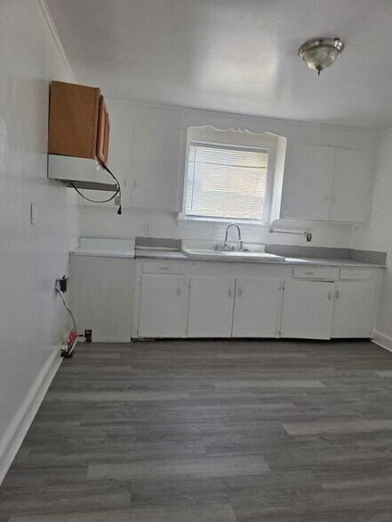 Building Photo - 1924 Calvert St