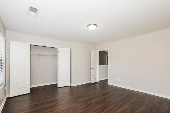 Building Photo - 560 Sedona Loop