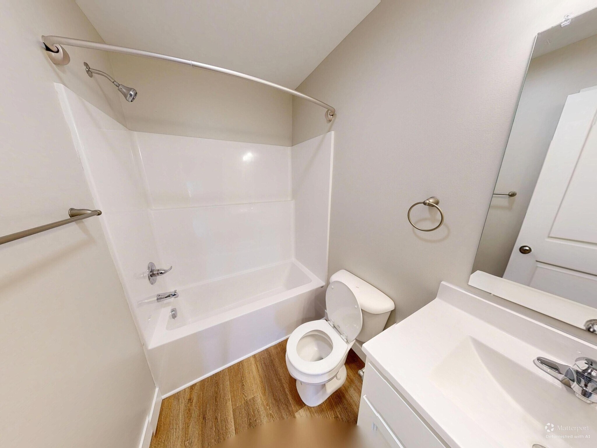 Upstairs bath - 1341 Luke Ln
