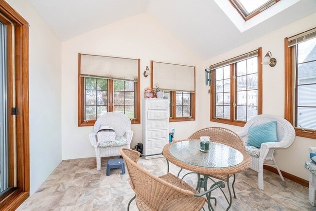 Building Photo - 8 Minthorne St