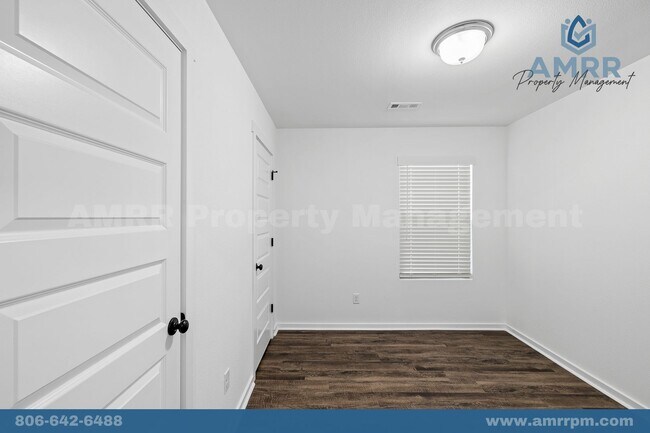 Building Photo - Charming 4-Bedroom Home – Space, Style, an...