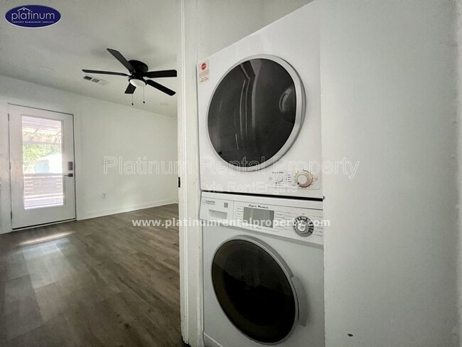 Building Photo - 982 Grant Terrace SE