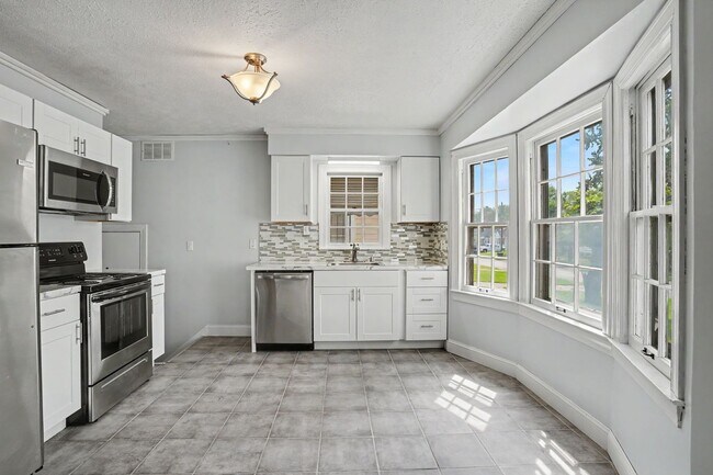 Building Photo - 521 Creel Ave