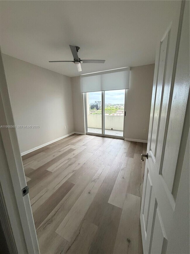 Building Photo - 511 SE 5 Ave