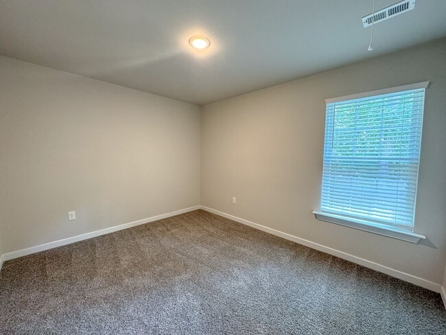 Building Photo - 4Bed/2.5Bath Lake Monticello Rental