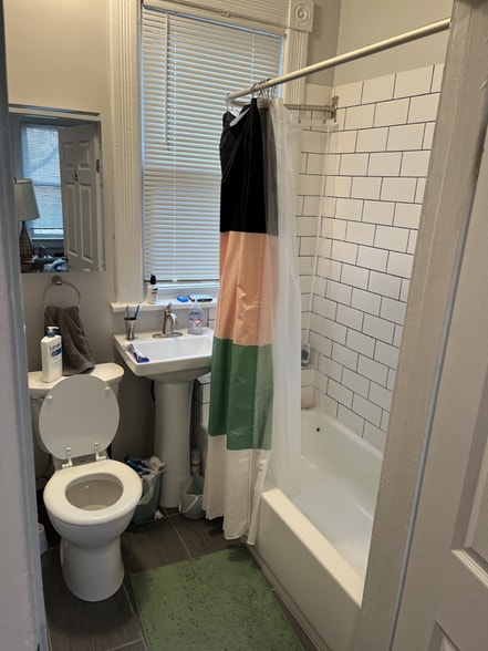 Building Photo - 1435 Marshall St NE