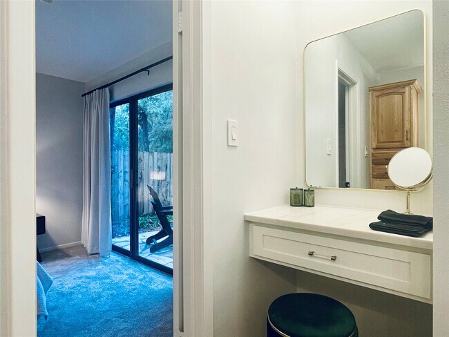 Building Photo - 29 Pinewood Forest Ct