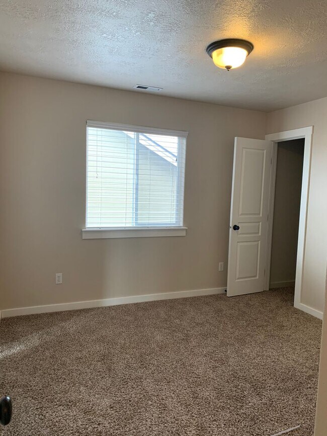 Building Photo - 10600 Avalon St