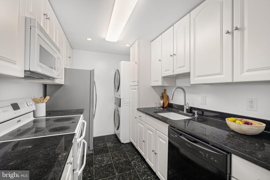 Building Photo - 1930 New Hampshire Ave NW