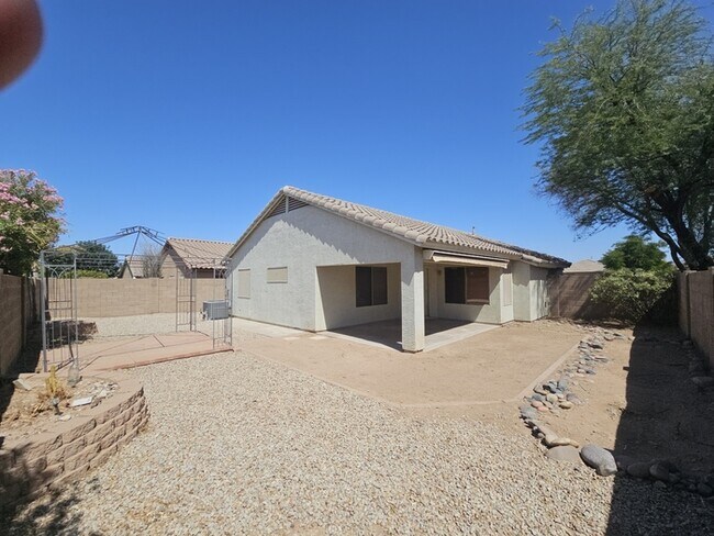 Building Photo - Charming 3-Bedroom Home for Rent in East M...