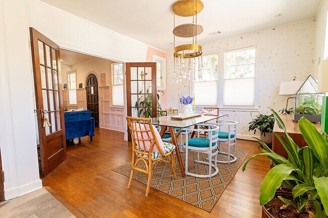 Building Photo - Bull St Bungalow