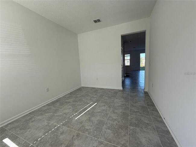 Building Photo - 2533 Skyline Lp