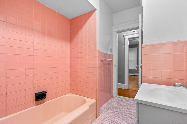 Building Photo - 379 Winthrop Ave