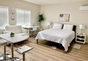 Building Photo - 3087 Channel Dr