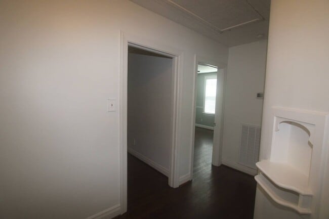 Building Photo - For Lease - 3 Bed, 1.5 Bath, 1600sqft, Sin...