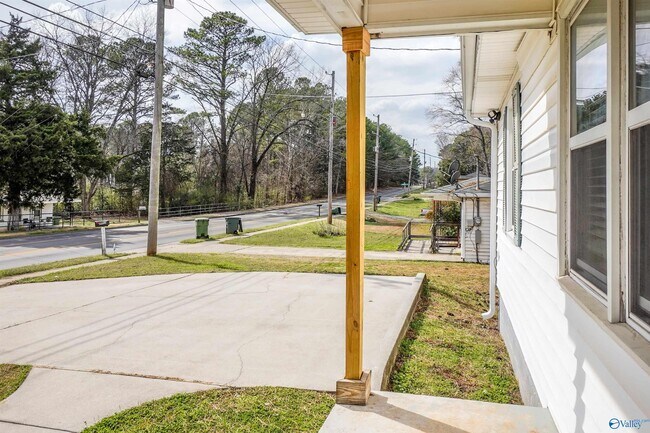 Building Photo - 3210 Stringfield Rd NW