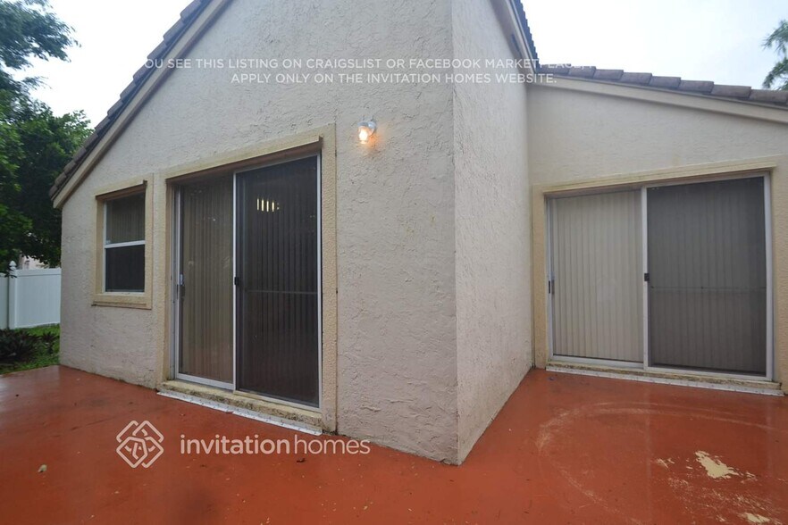Building Photo - 1457 NW 156th Ave