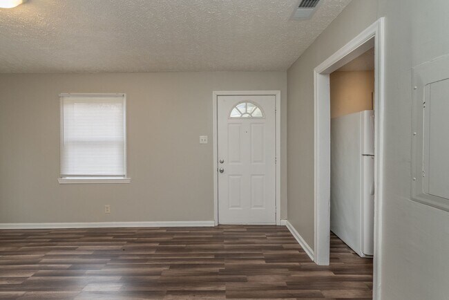 Building Photo - Updated 2 Bed / 1 Bath Home for Rent in Augusta – $1,000/month!