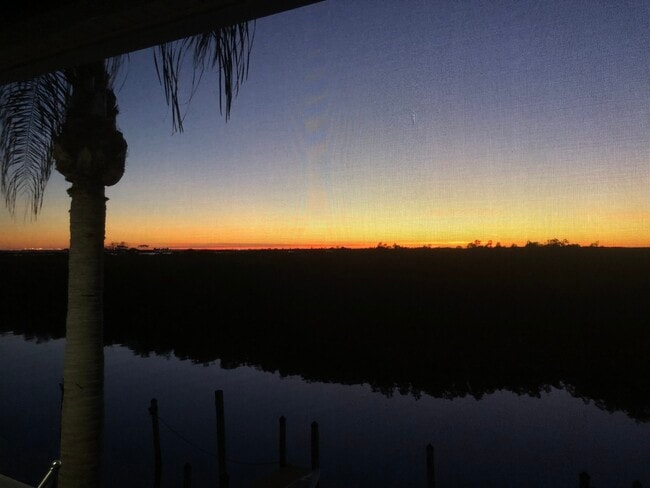 Building Photo - 8815 Bay Pointe Dr