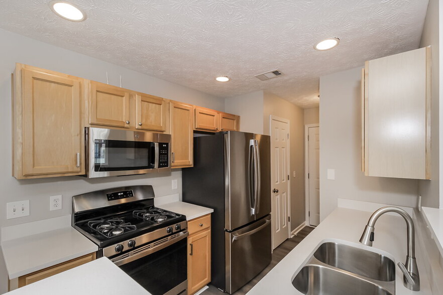 Building Photo - 143 Oak Grove Pl