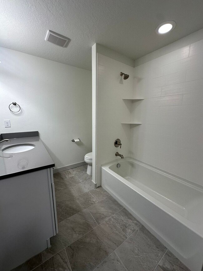 Building Photo - GORGEOUS Bountiful Home!!!