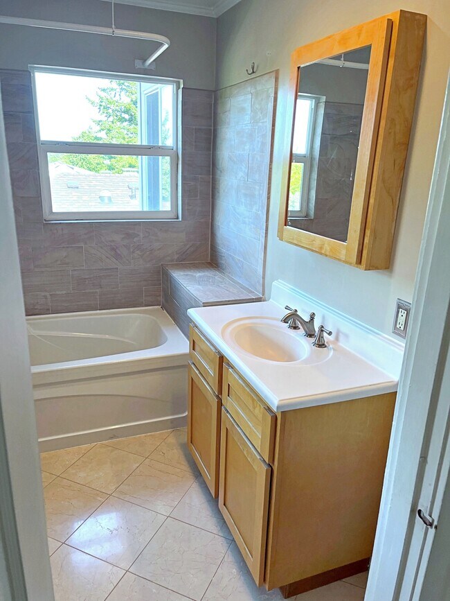 Building Photo - 7315 SE Taylor St