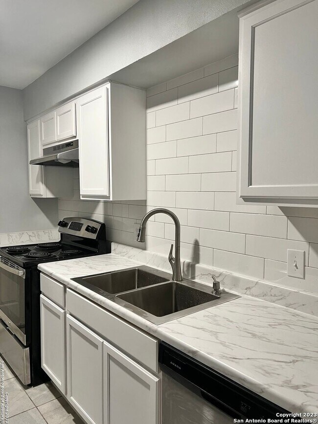 Building Photo - 6611 Southpoint St