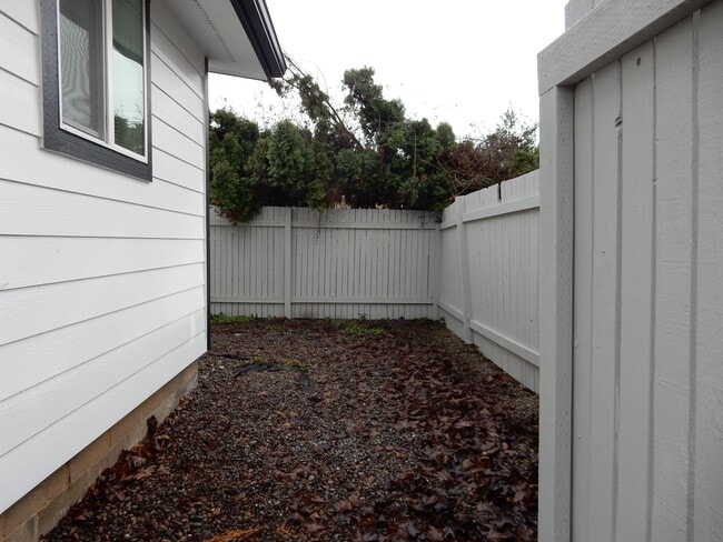 Building Photo - 1458 E Cleveland St