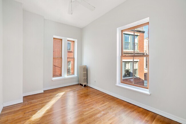 Building Photo - 17 Cazenove St