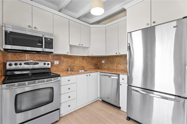 Building Photo - 5865 SW 48th St