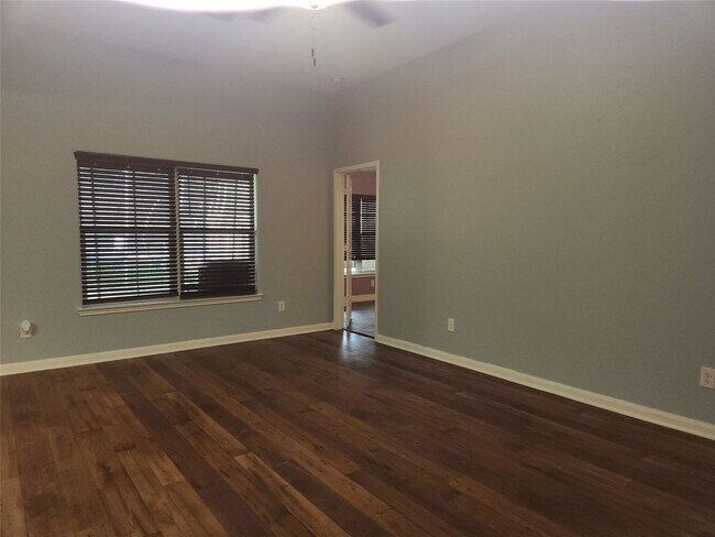 Building Photo - 303 Pine Mist Ln